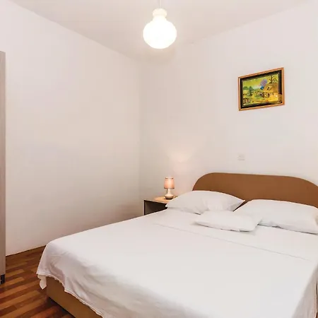 Three-bedroom In * Rovanjska