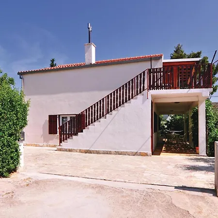 Three-bedroom In Rovanjska