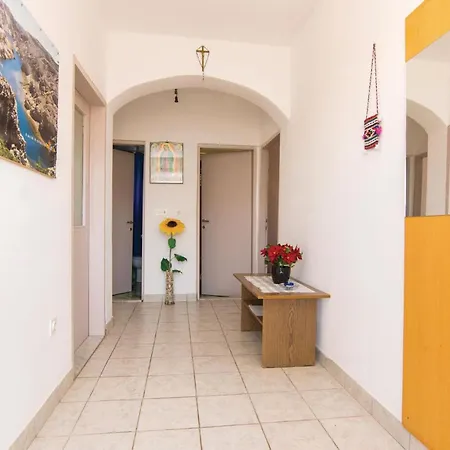 Apartment Three-bedroom In Rovanjska