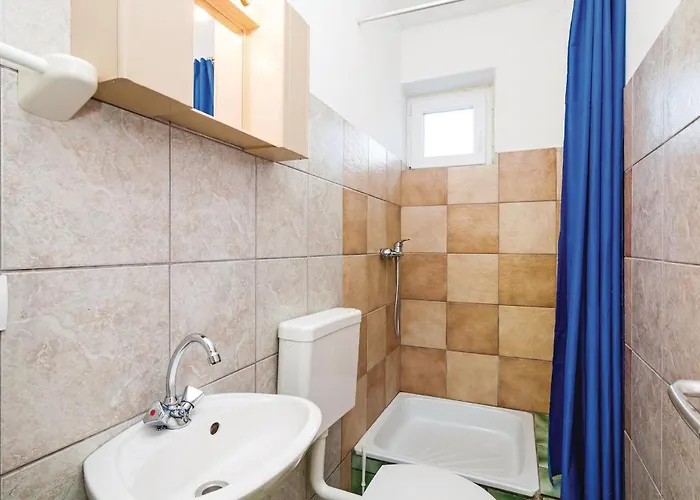Apartment Three-bedroom In Rovanjska