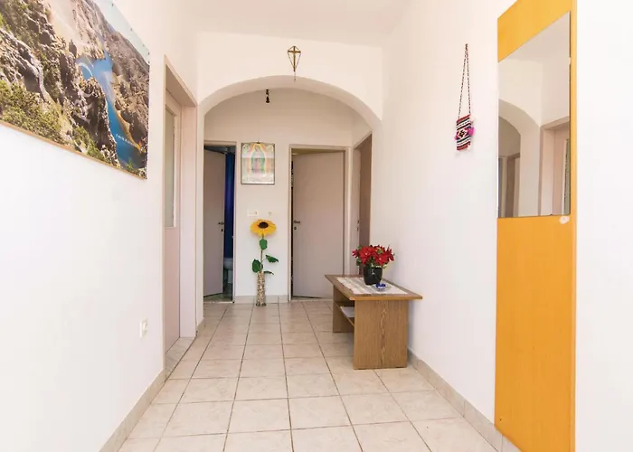Apartment Three-bedroom In Rovanjska