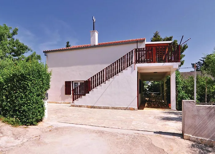 Three-bedroom In Rovanjska